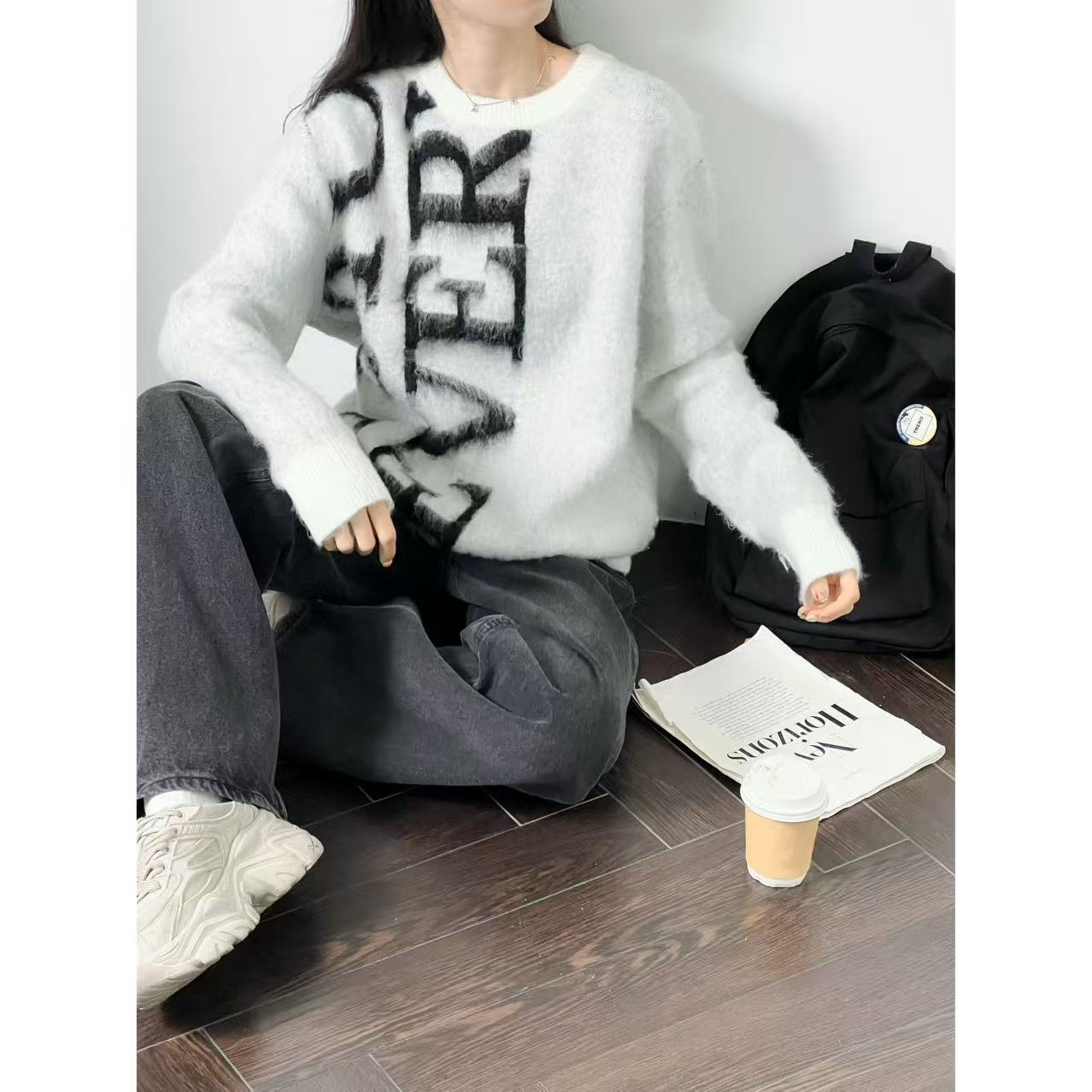 慵懒风宽松字母圆领套头百搭毛衣