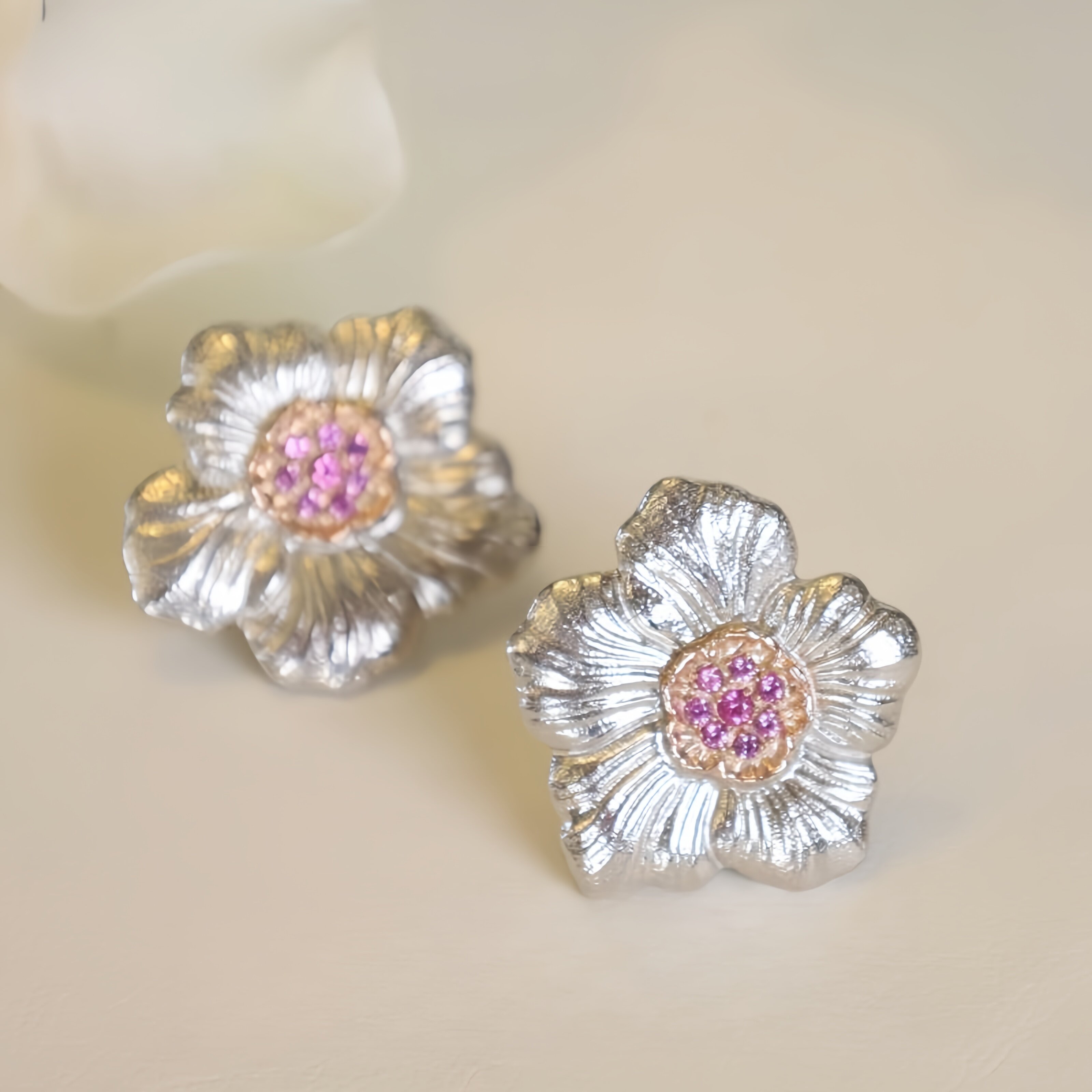 925纯银轻奢小众名媛气质粉钻栀子花朵耳钉女自制款B入2024新款