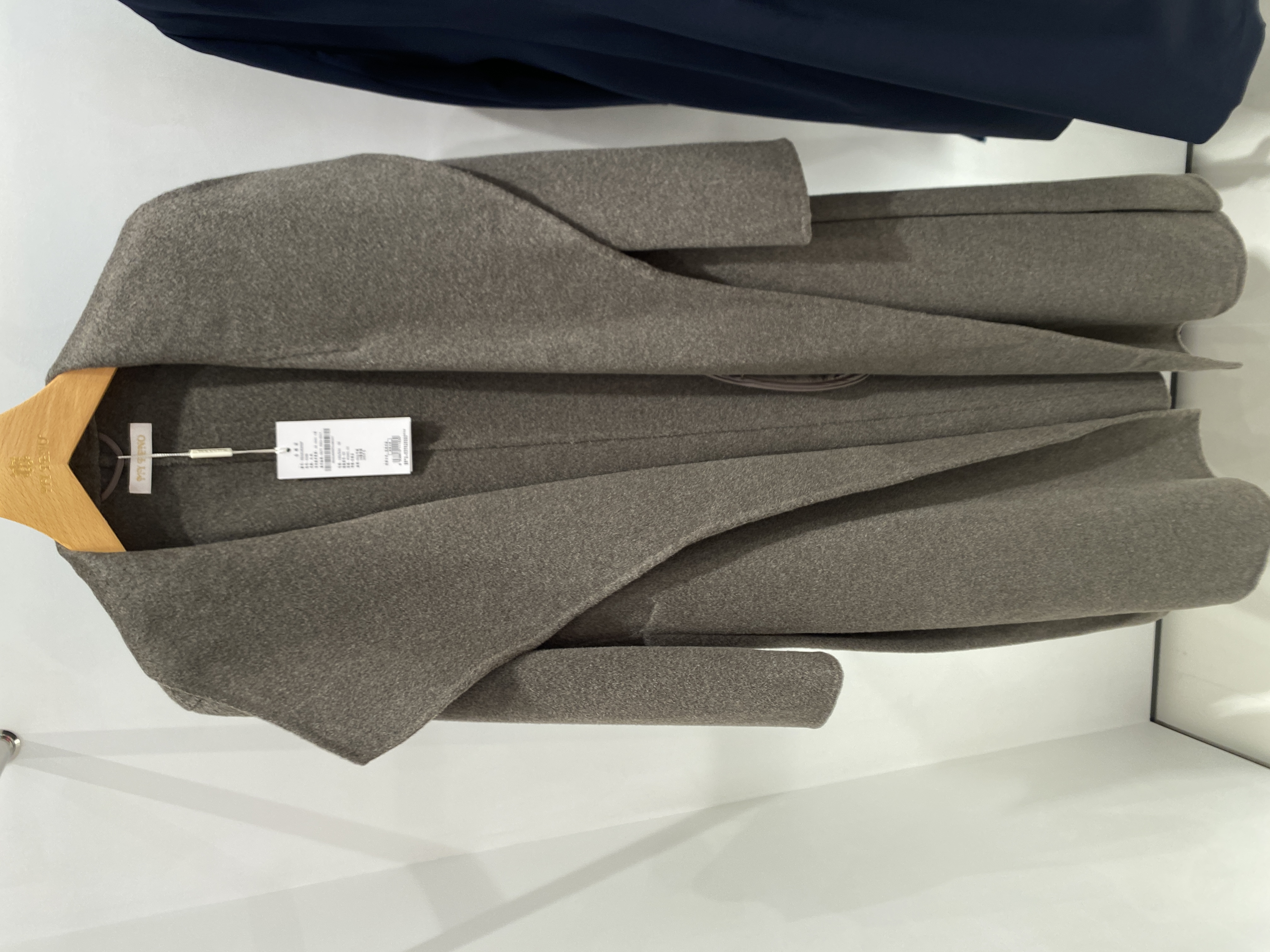 马天奴商场同款绵羊毛面料大翻领系腰带长大衣NHA058DNHP050专柜