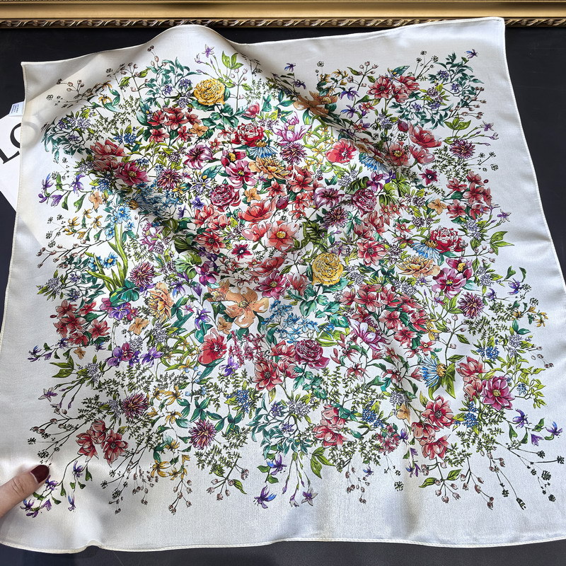 68cm真丝素缎田园碎花丝巾方巾女