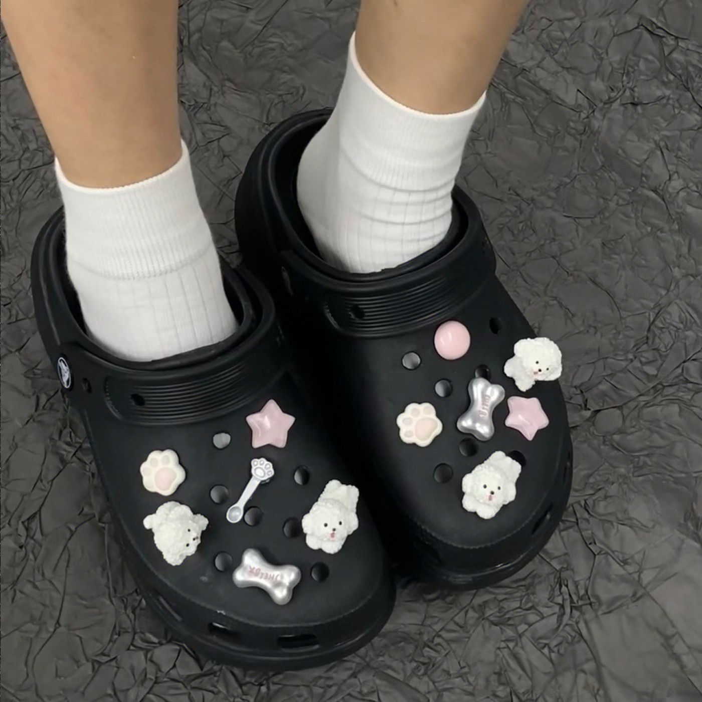 原创小众diy奶油比熊粉白系可爱小狗多巴胺星星鞋花适配crocs