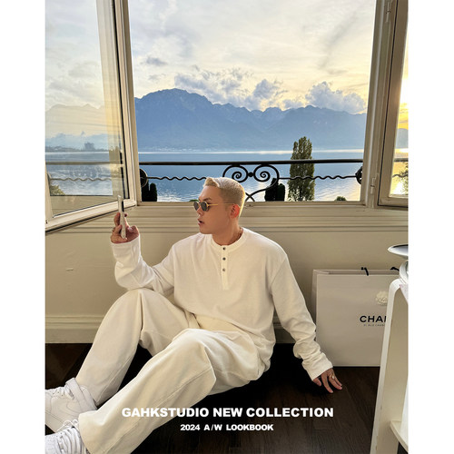 GAHKSTUDIO  高级感老钱华夫格亨利领T恤