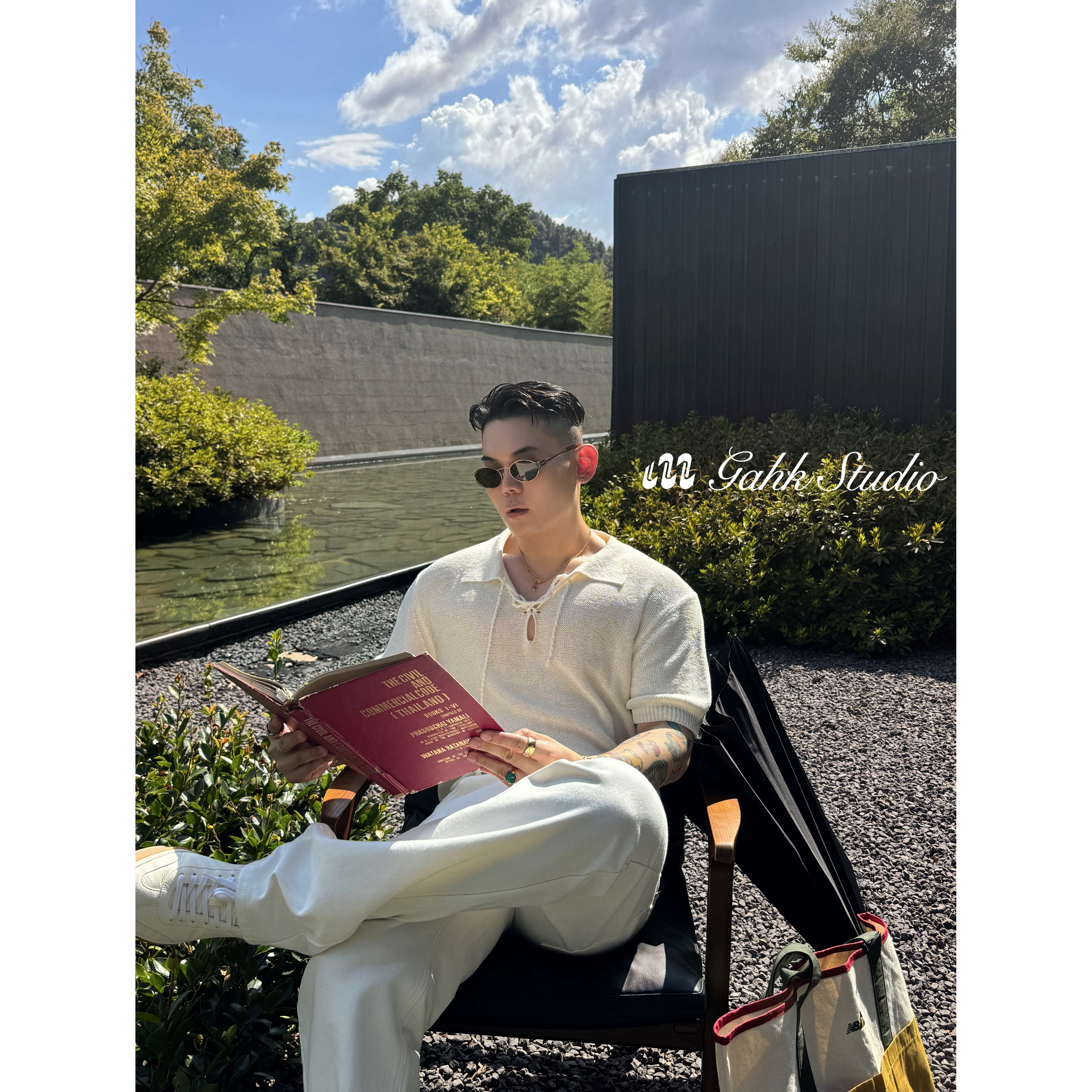 老钱风秀款白色V领抽绳针织T恤