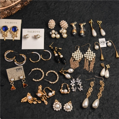 冰合大河流，茫茫一片愁。高端珍珠耳环