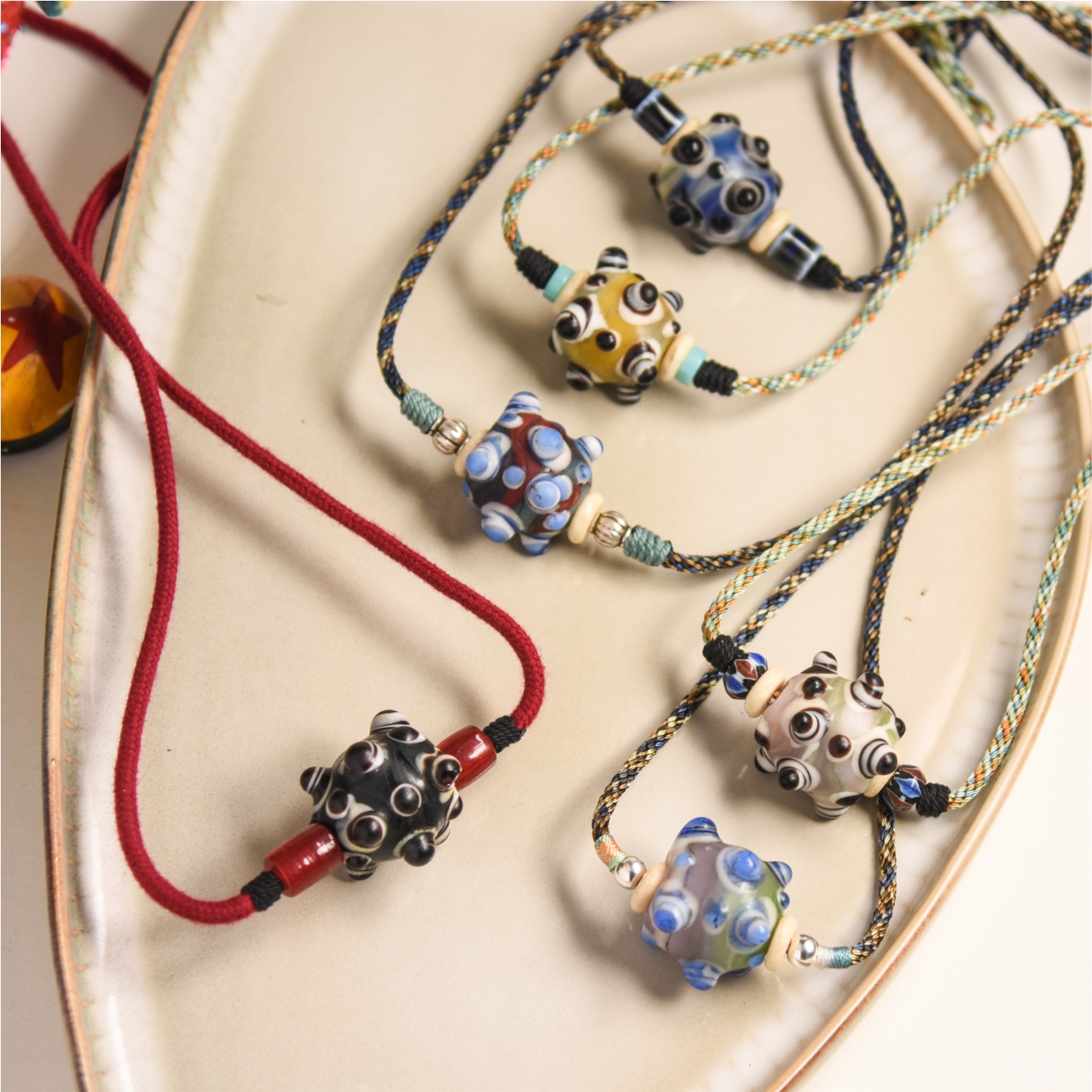 星稀河影转，霜重月华孤。油画创汇时期蜻蜓眼琉璃珠项链孤品彩色