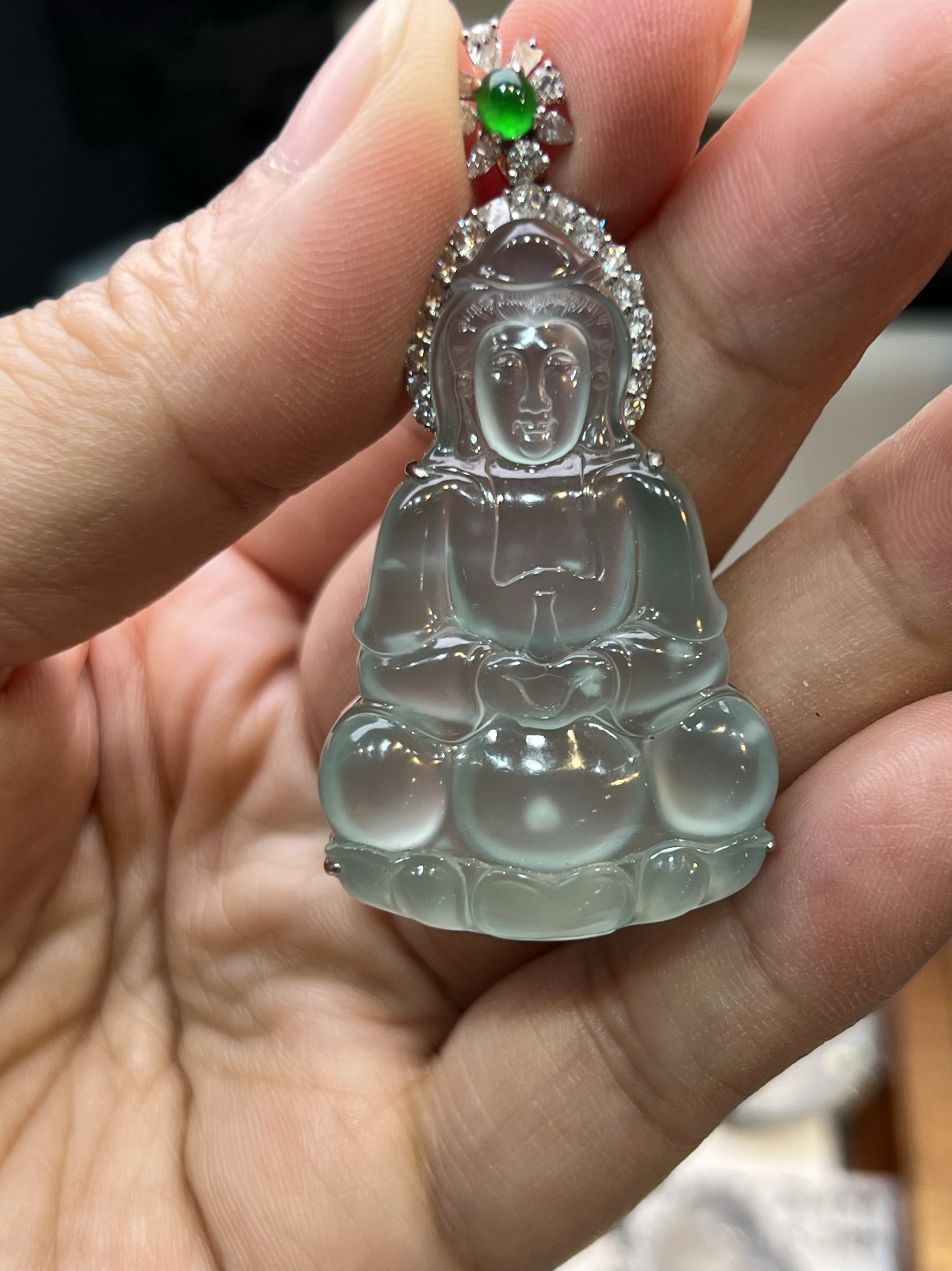天然缅甸翡翠A货18K金镶嵌冰种天空蓝色观音裸石吊坠挂件项坠