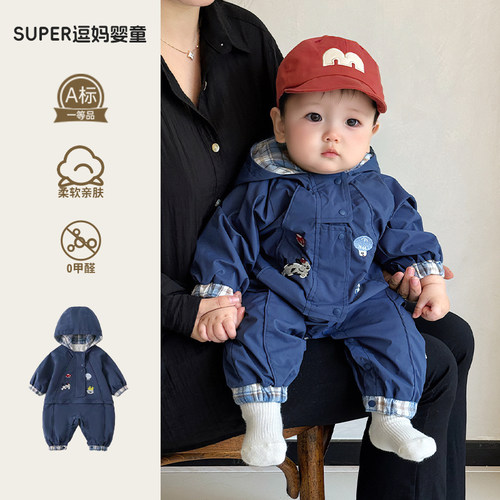 初秋婴儿衣服宝宝连体衣秋装2026新款时髦洋气婴幼儿冲锋衣外出服
