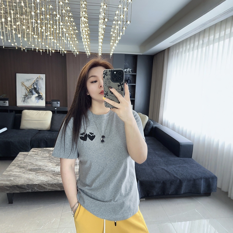 甜美草莓 大码女装胖mm显瘦宽松2025年早春装新款短袖遮肉t恤上衣