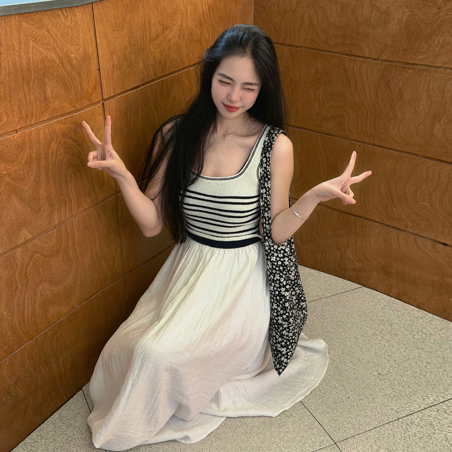 法式条纹拼接吊带连衣裙女夏季新款收腰显瘦气质无袖背心A字长裙