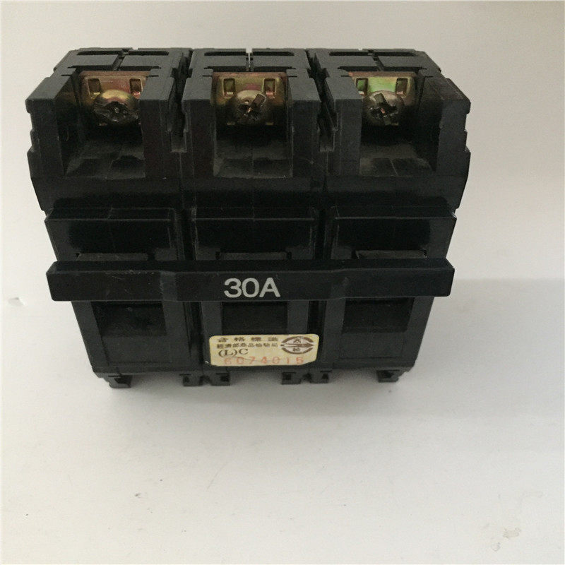 松下3P断路器BAK60型BBT3301 30A 功能完好 现货