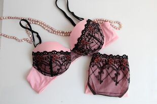 包邮韩系可拆卸肩带蕾丝刺绣上薄下厚杯文胸内衣套装75A80A