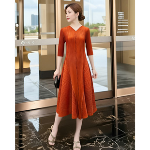 褶皱v领连衣裙2026春装女新款气质优雅宽松显瘦高端裙子宽松大码