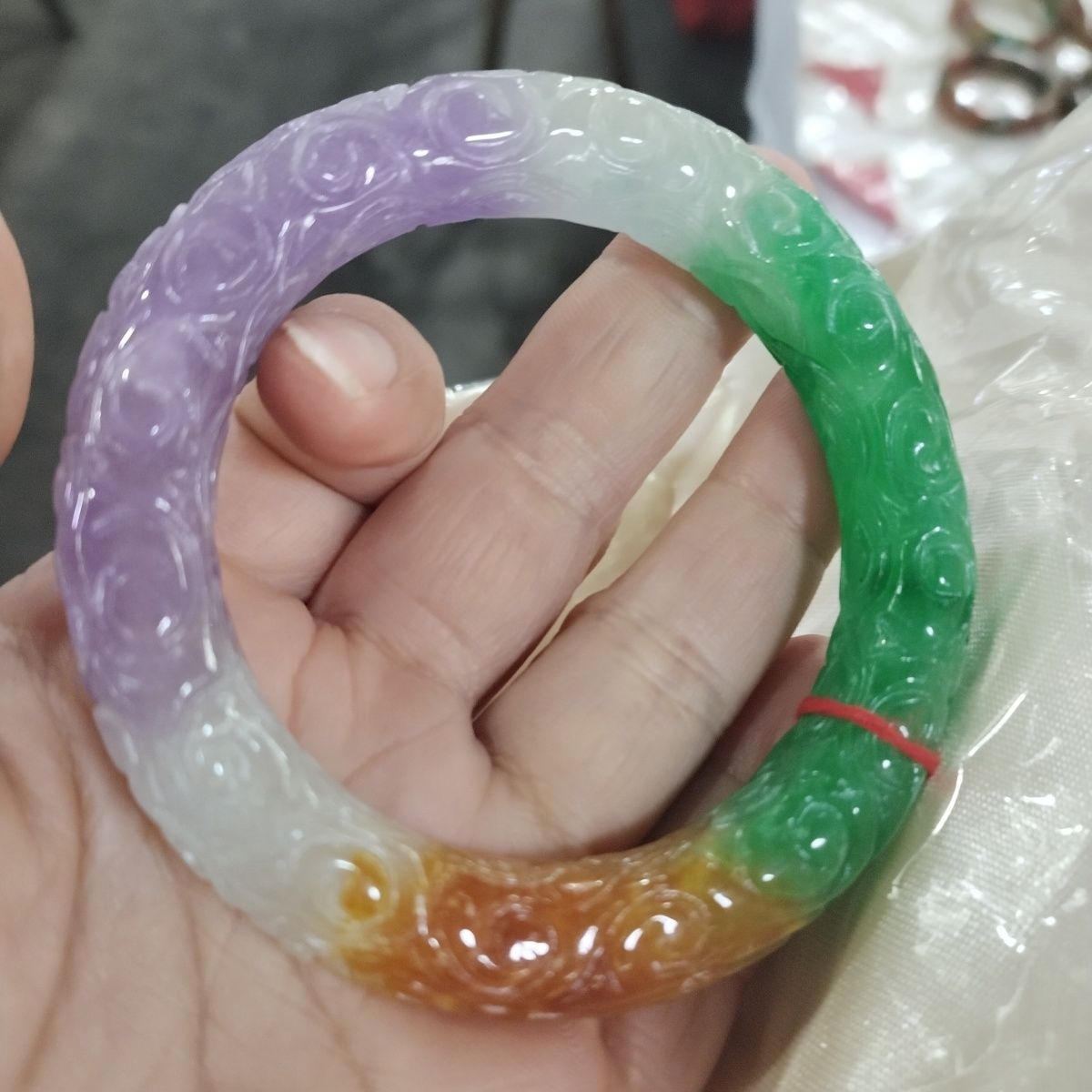 天然三色翡翠圆条精雕龙纹雕花手镯 白绿黄三彩女玉手镯手环新款