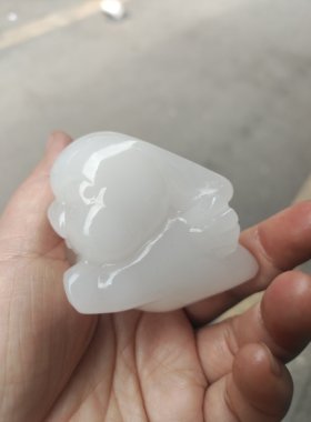 天然新疆白玉兔手把件精雕飞天兔把玩件玉石生肖兔项链坠