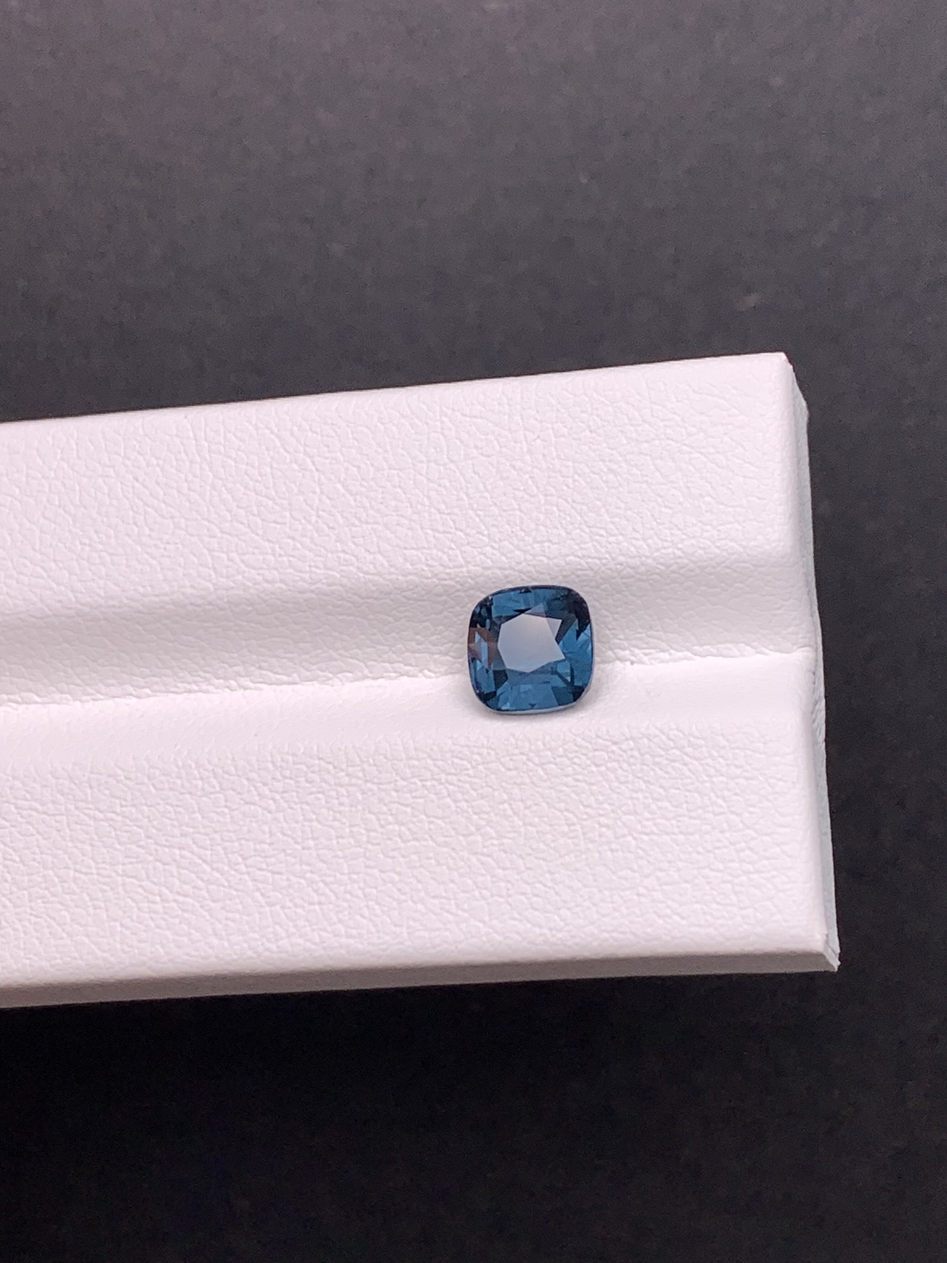 1.53克拉 坦桑尼亚天然无烧尖晶石 钴蓝色 （1110）