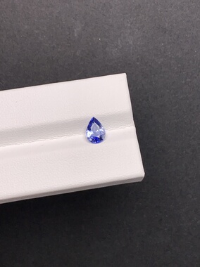 1.09克拉 斯里兰卡天然老烧矢车菊蓝宝石（1218）