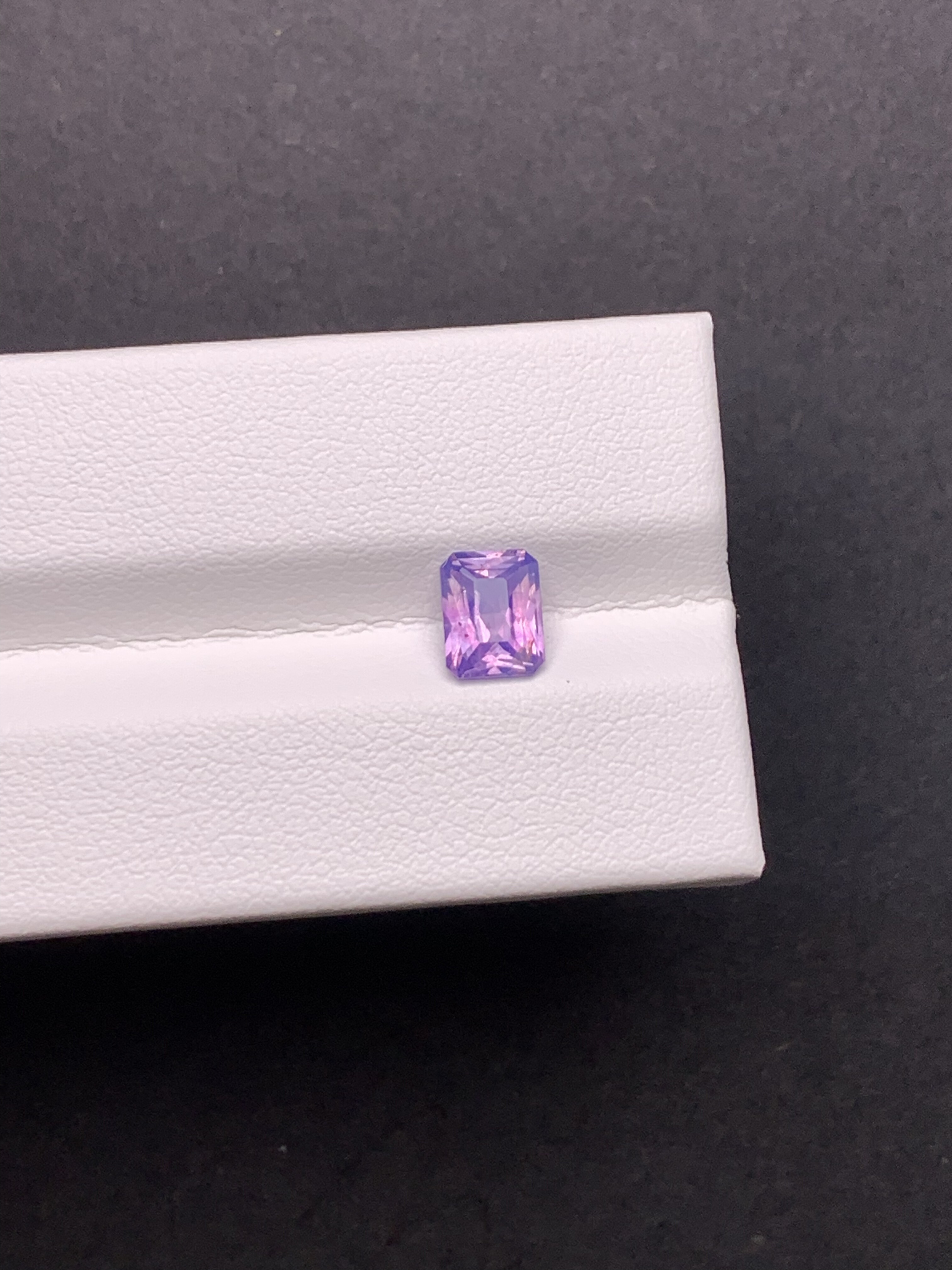 1.18克拉  斯里兰卡天然老烧薰衣草色蓝宝石 （1031）