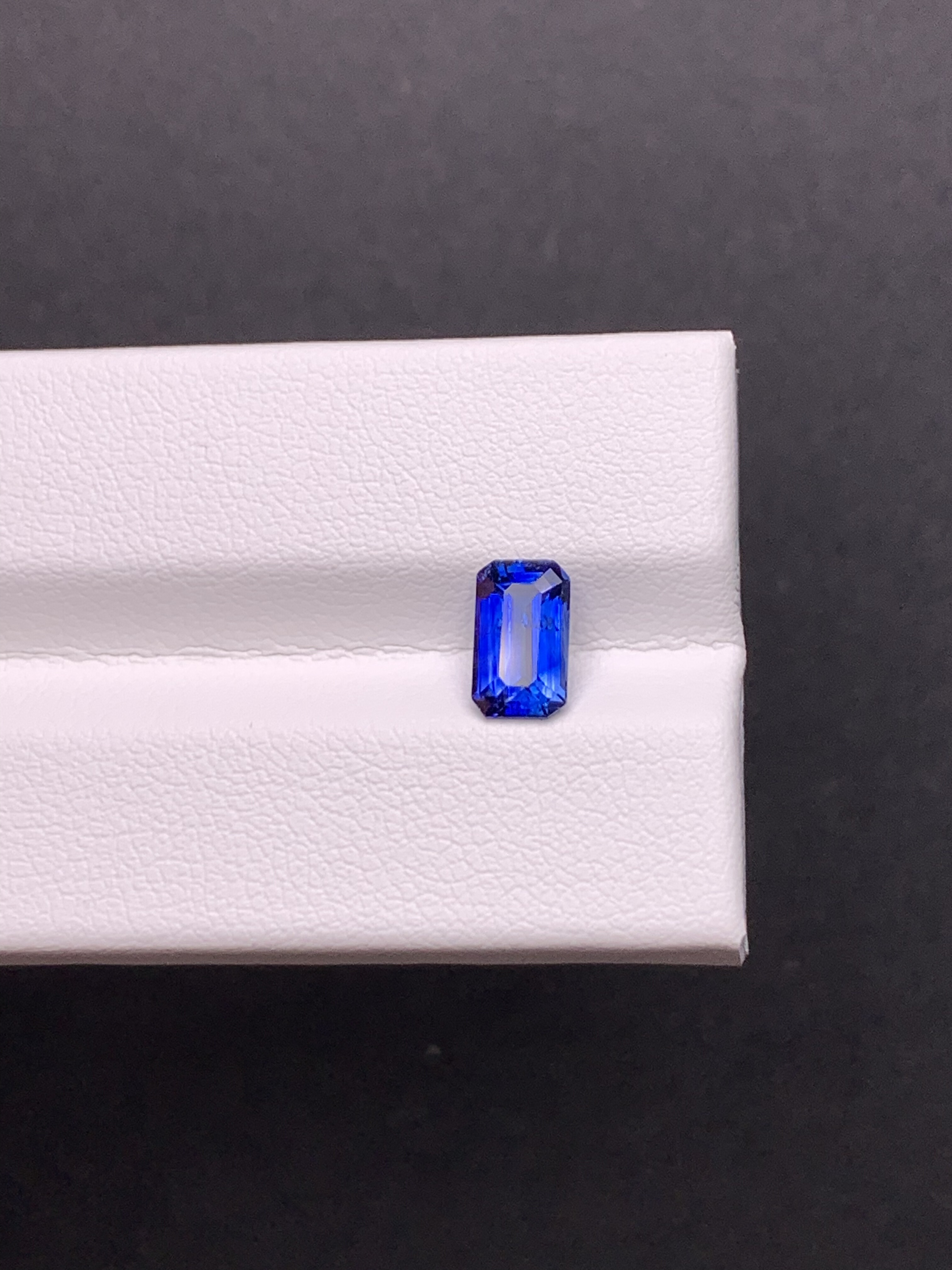 1.13克拉 斯里兰卡天然老烧皇家蓝蓝宝石 （1101）