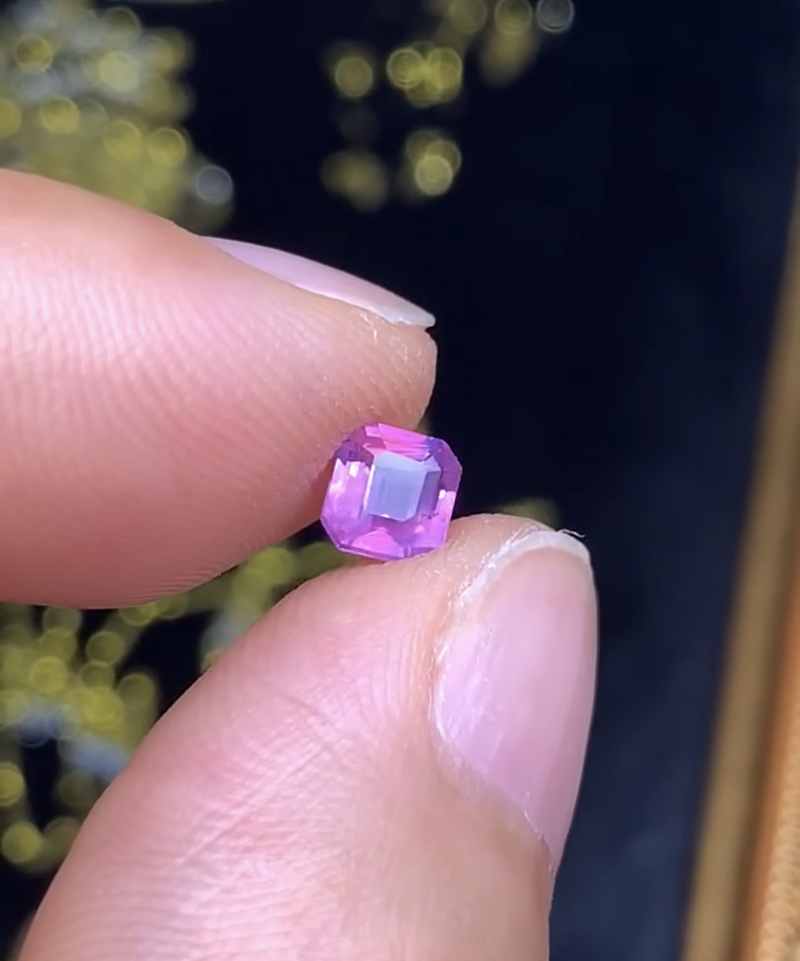 0.69克拉 斯里兰卡天然无烧梦幻晚霞色蓝宝石（1207）