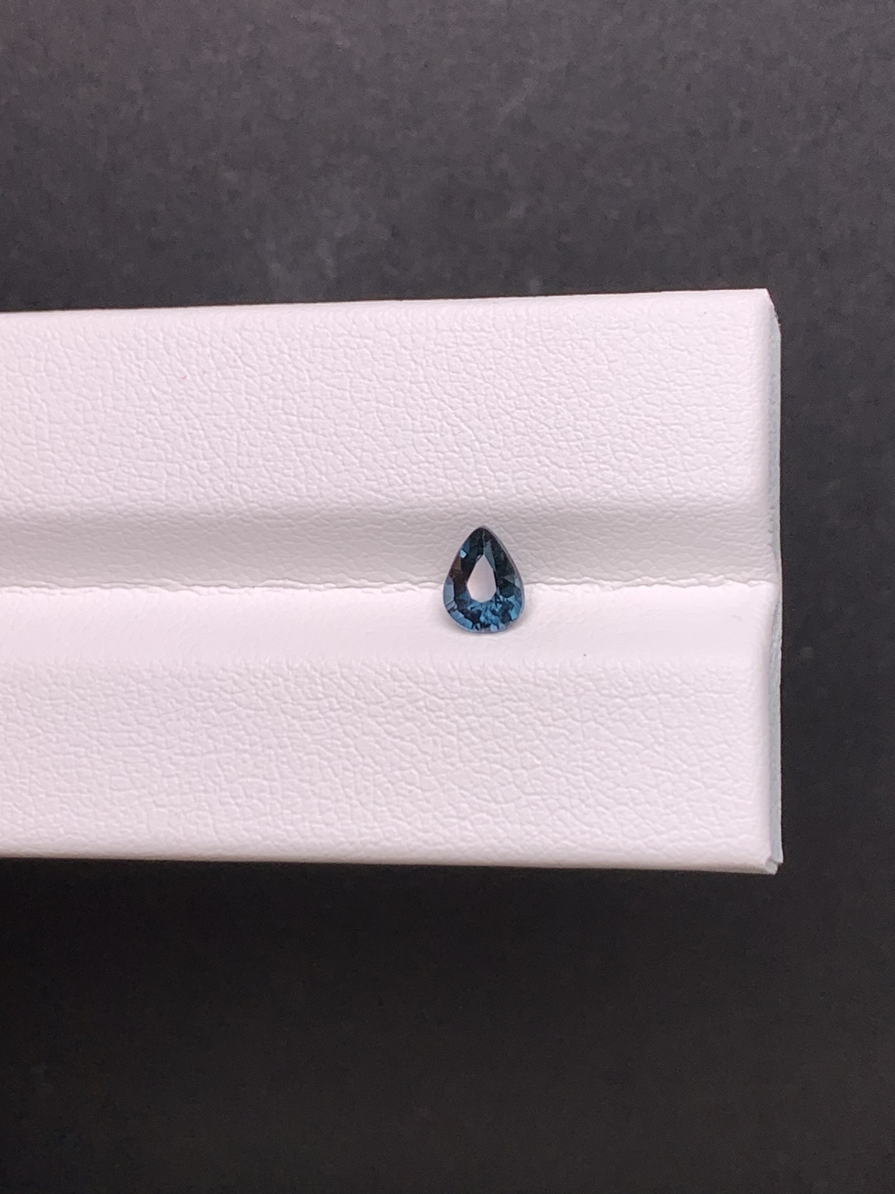 0.51克拉 坦桑尼亚天然无烧尖晶石 钴蓝色（1113）