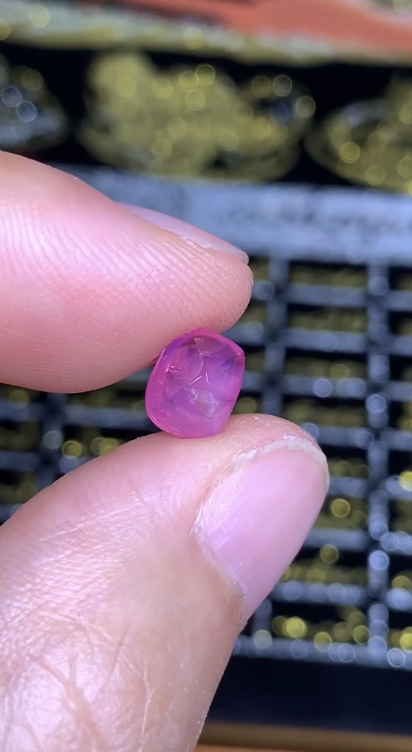 2.28克拉 坦桑尼亚天然无烧马亨盖尖晶石 （1126）