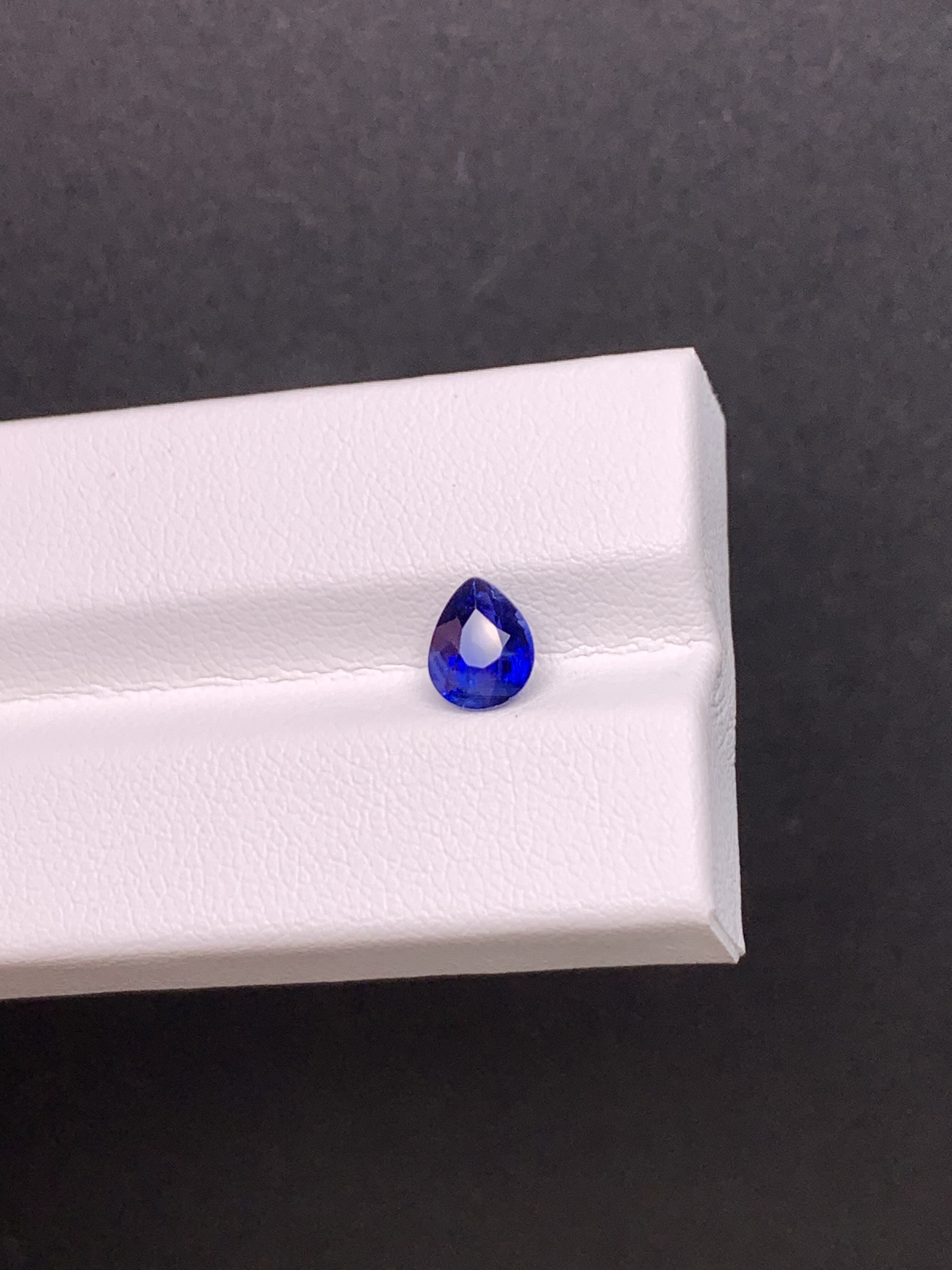 1.08克拉 斯里兰卡天然老烧皇家蓝蓝宝石 （1113）