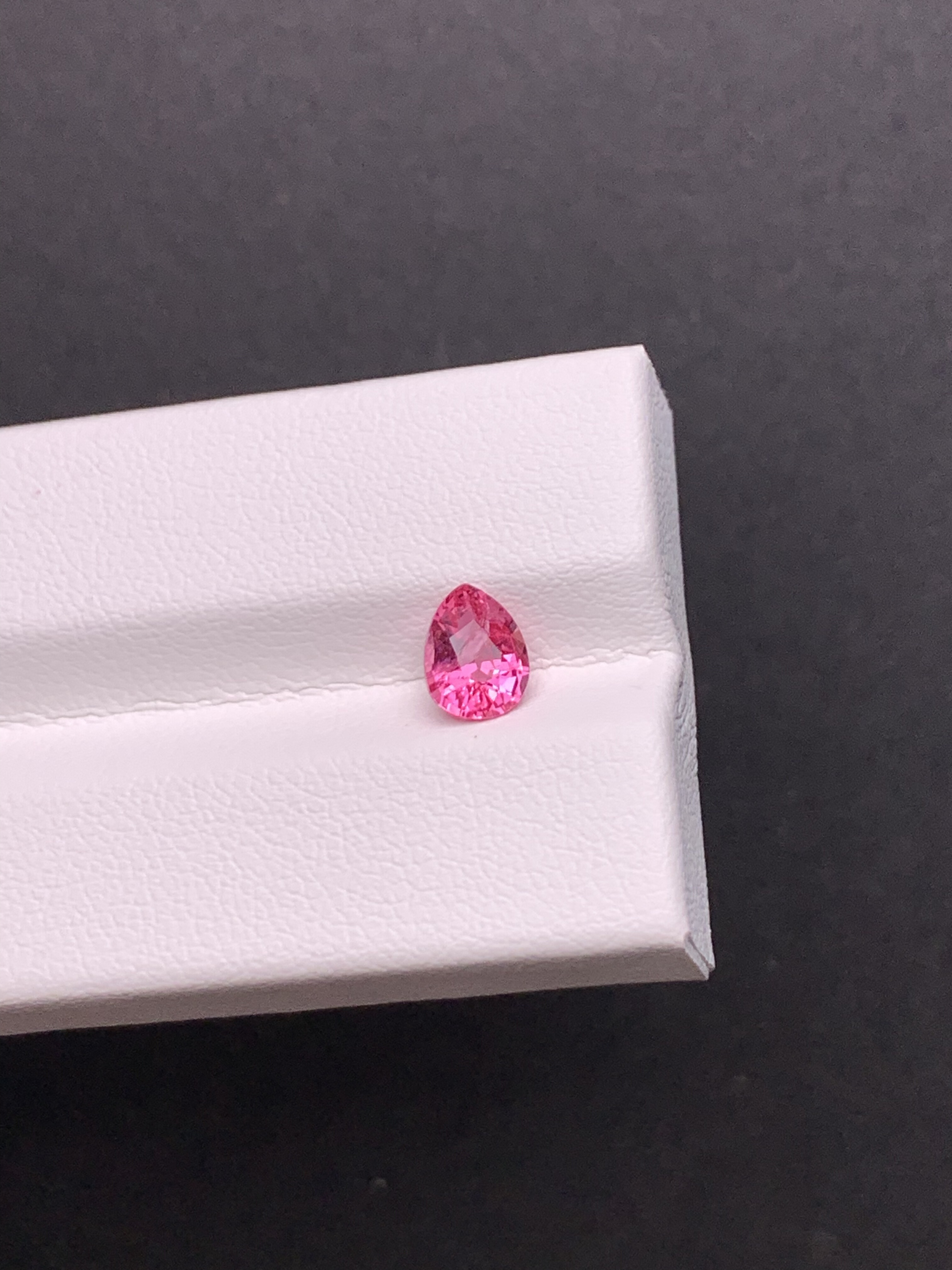 0.87克拉坦桑尼亚天然无烧马亨盖尖晶石 热粉（1114）