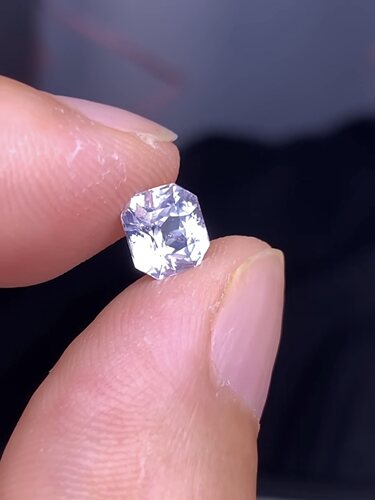 1.56克拉 斯里兰卡天然老烧蓝白色蓝宝石（0823）