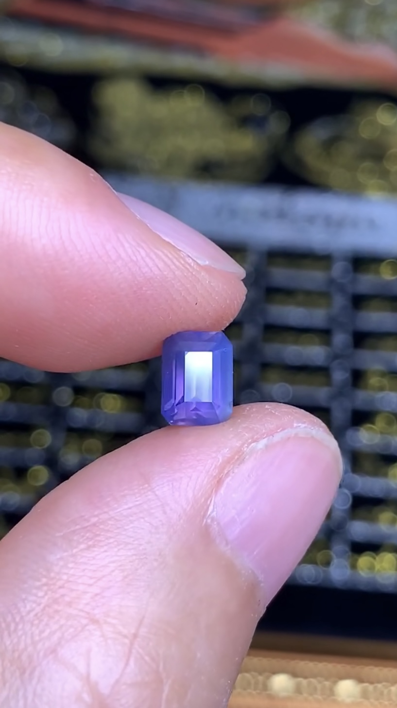 1.57克拉 斯里兰卡天然无烧薰衣草花色蓝宝石 （1126）