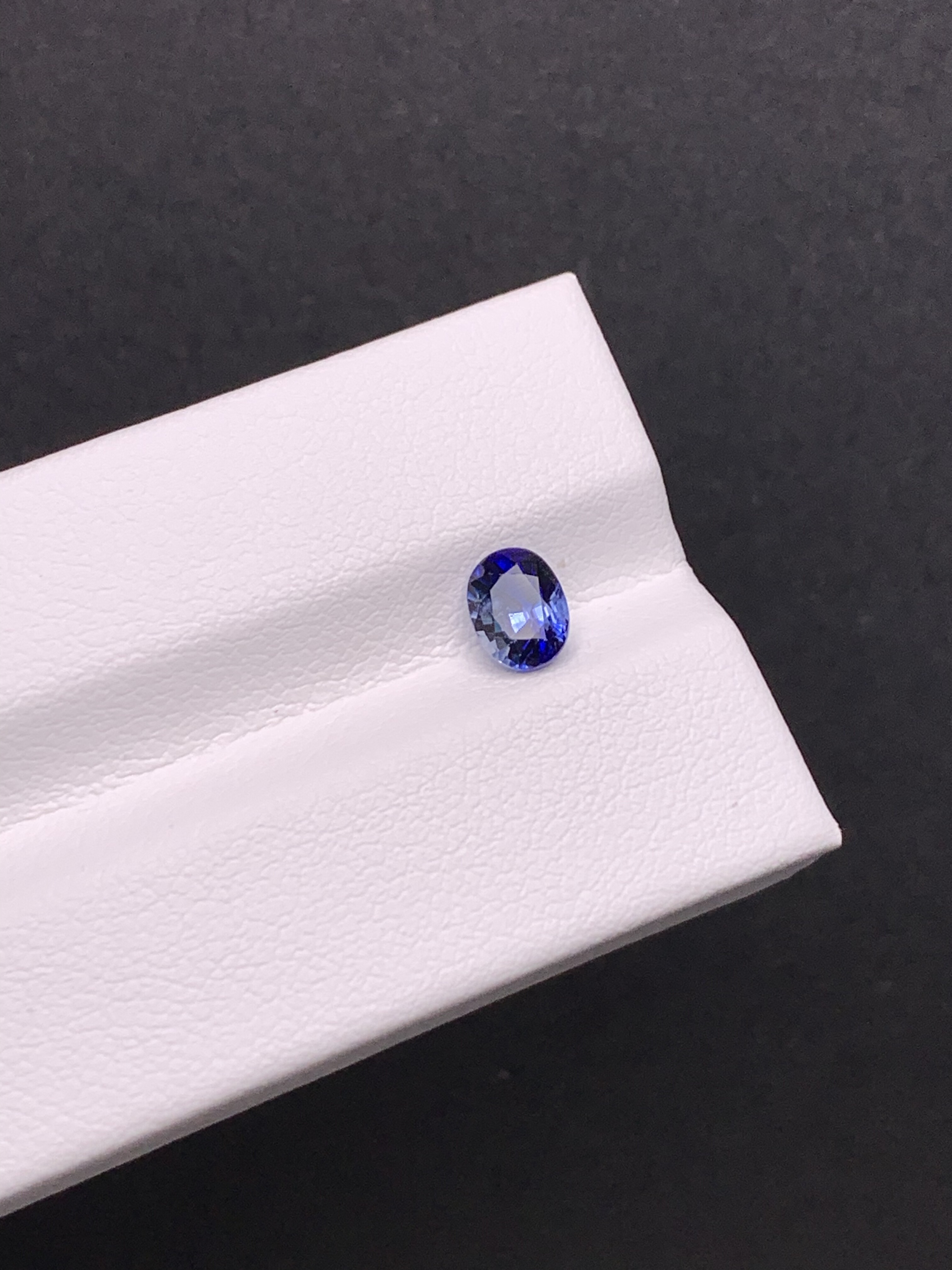 0.81克拉 斯里兰卡天然老烧皇家蓝蓝宝石 （1120）
