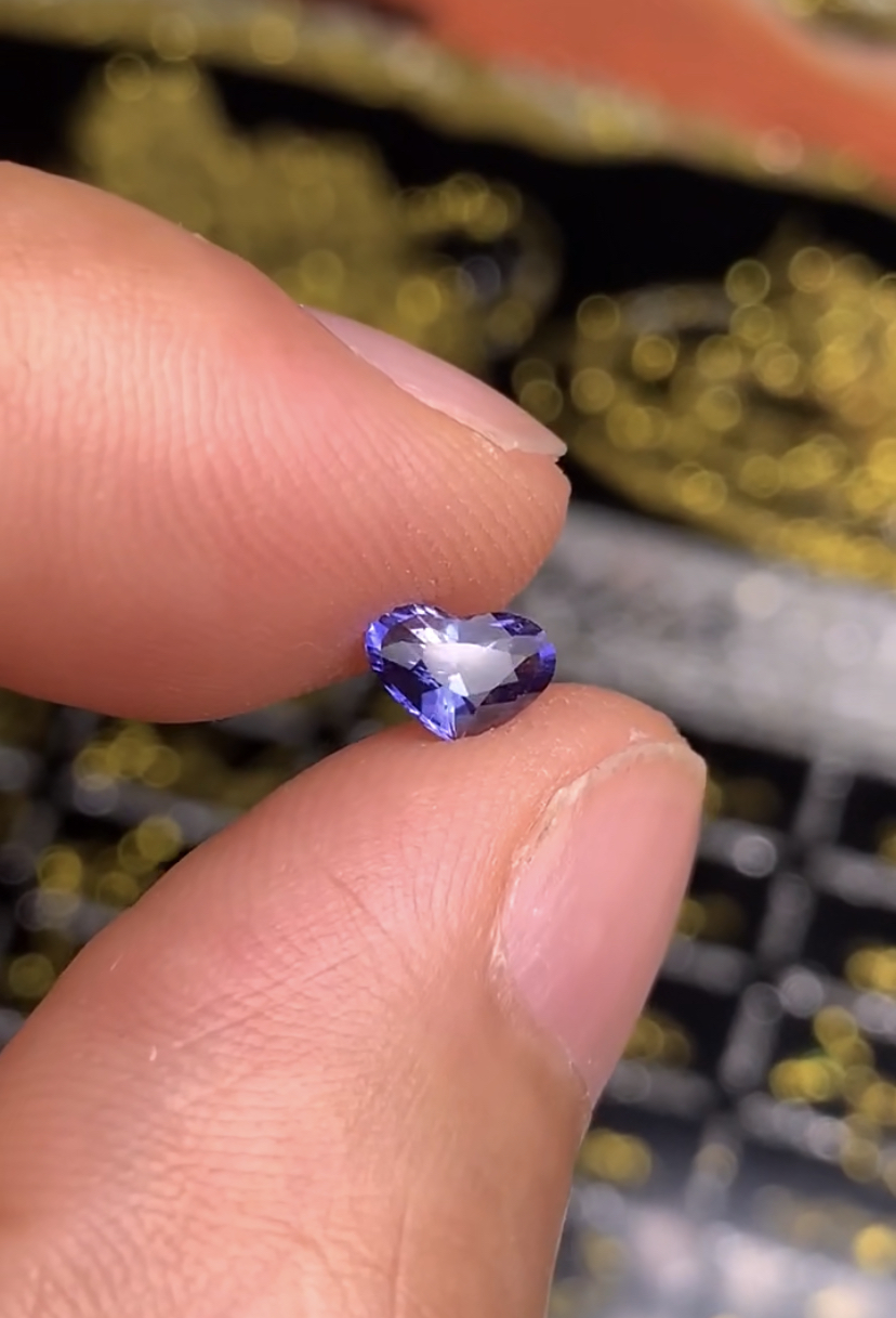 0.57克拉 斯里兰卡天然老烧长春花色蓝宝石 （1127）