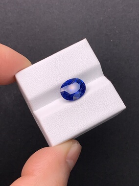 3.83克拉 斯里兰卡天然老烧皇家蓝蓝宝石（0111）