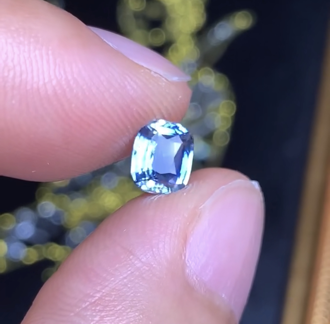 海外矿区捡漏 1.05克拉 斯里兰卡天然无烧天空蓝蓝宝石 （1202）