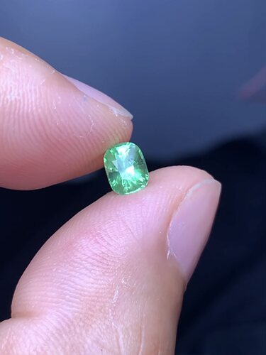 0.77克拉 阿鲁沙新矿天然无烧沙弗莱 薄荷绿（0822）