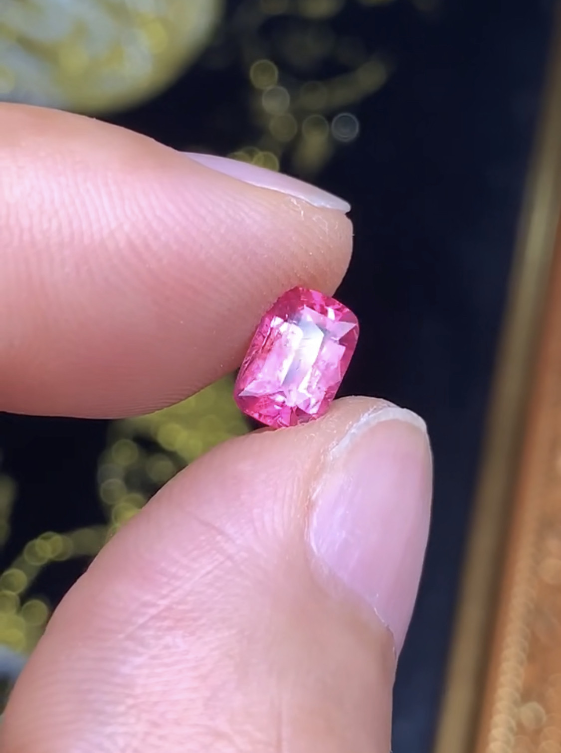 1.03克拉 坦桑尼亚天然无烧马亨盖尖晶石 火莲花色 （1207）