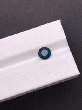 1.28克拉 坦桑尼亚天然孔雀蓝色氖磷灰石 （1025）