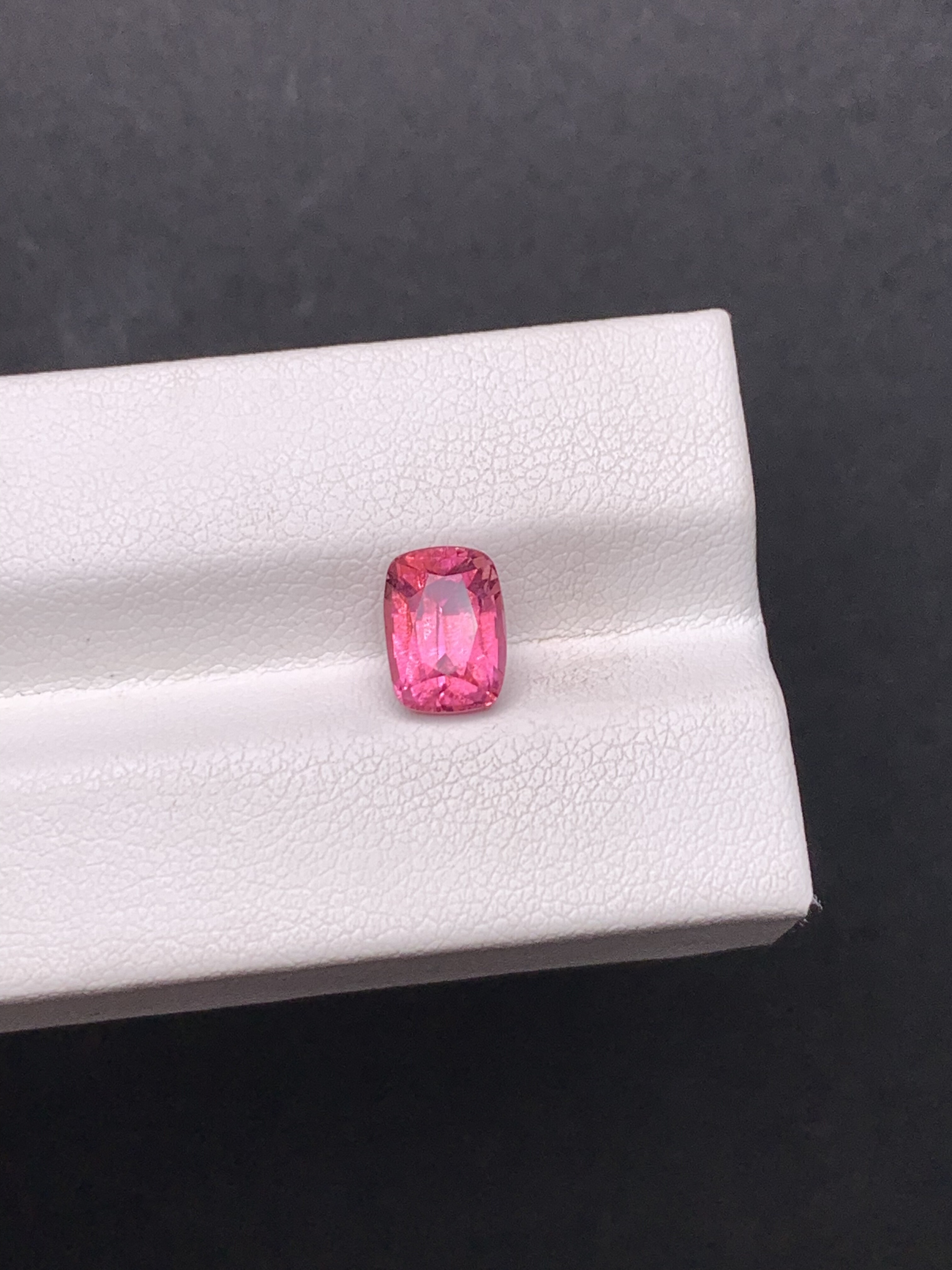 2.6克拉 坦桑尼亚天然无烧马亨盖尖晶石 艳粉（0923）