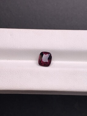 1.8克拉 缅甸天然无烧尖晶石 神秘酱紫色 （1007）