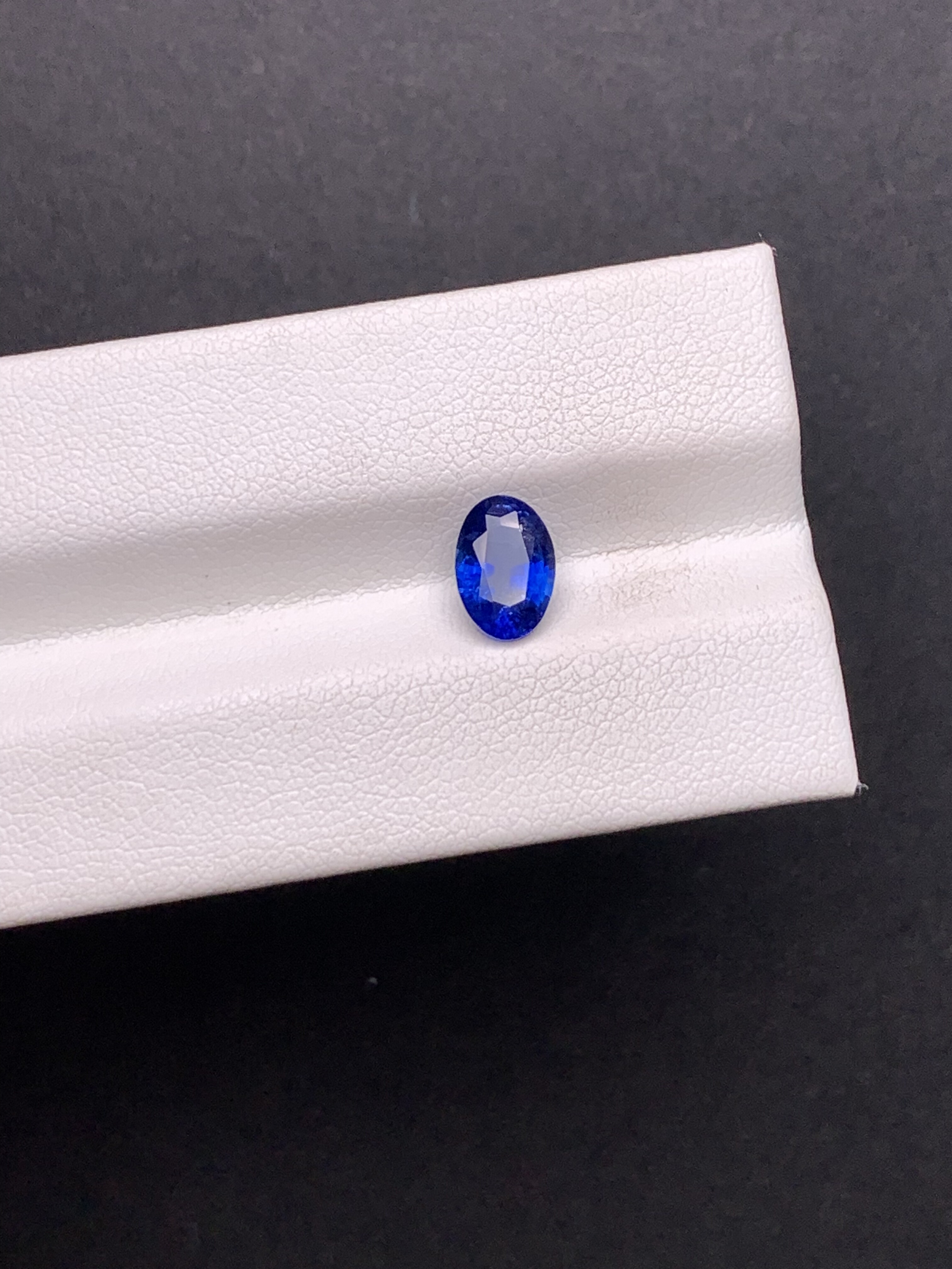 1.25克拉 斯里兰卡天然老烧皇家蓝蓝宝石 （1013）