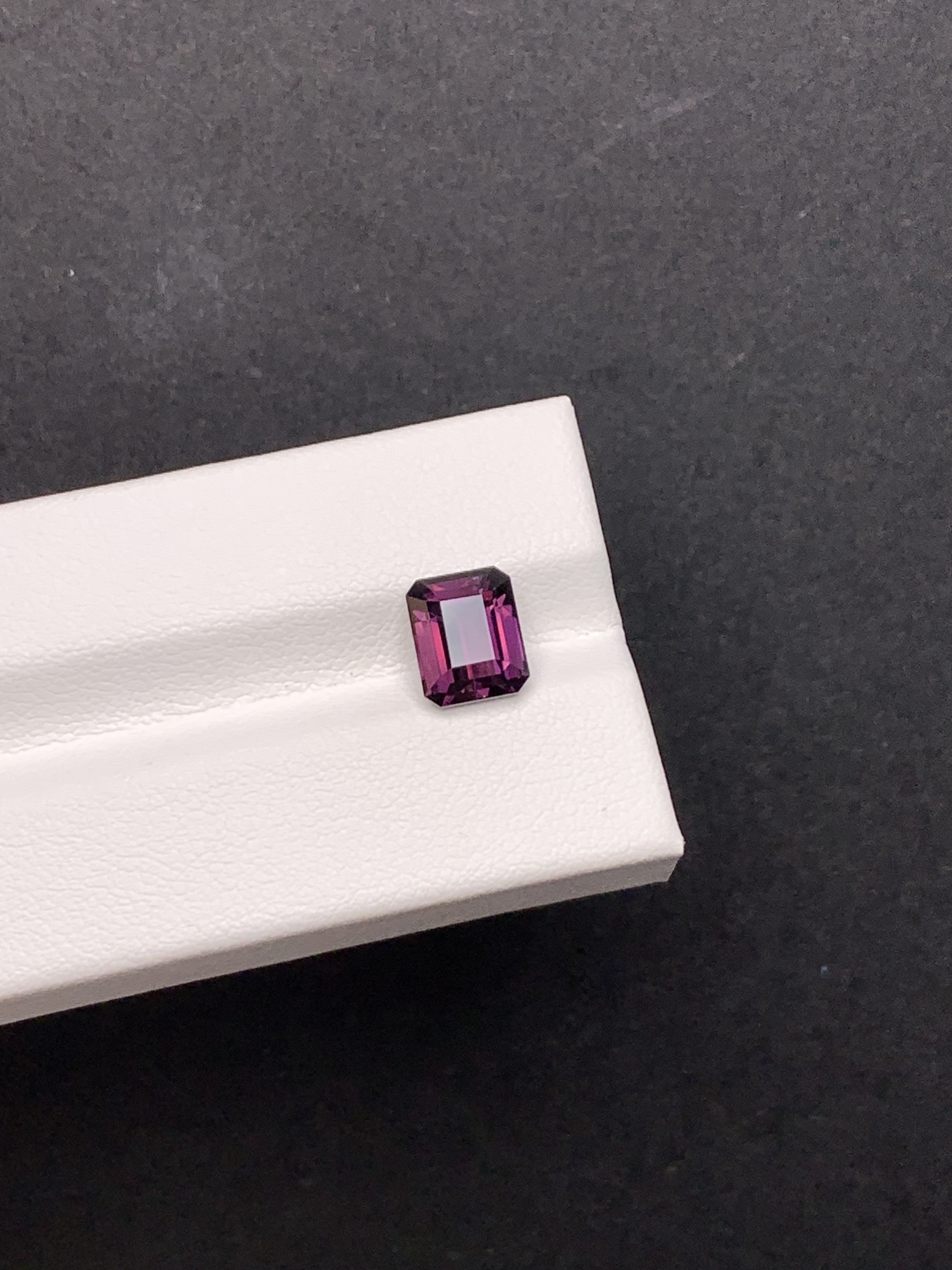 2.39克拉 坦桑尼亚天然无烧尖晶石 玫紫色（1220）