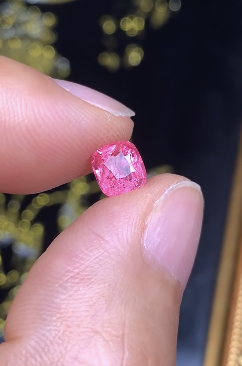 1.15克拉 坦桑尼亚天然无烧马亨盖尖晶石 澄粉莲花色 （1207）