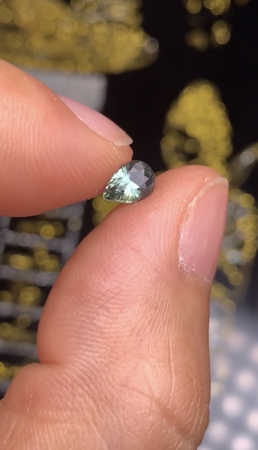 0.62克拉 斯里兰卡天然无烧湖水绿蓝宝石 （1128）