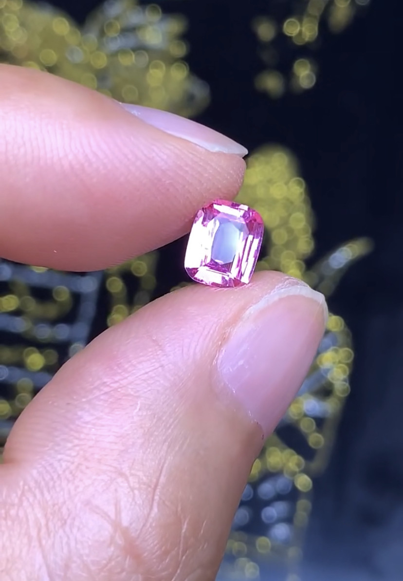 1.14克拉 坦桑尼亚天然无烧马亨盖尖晶石艳粉 （1209）