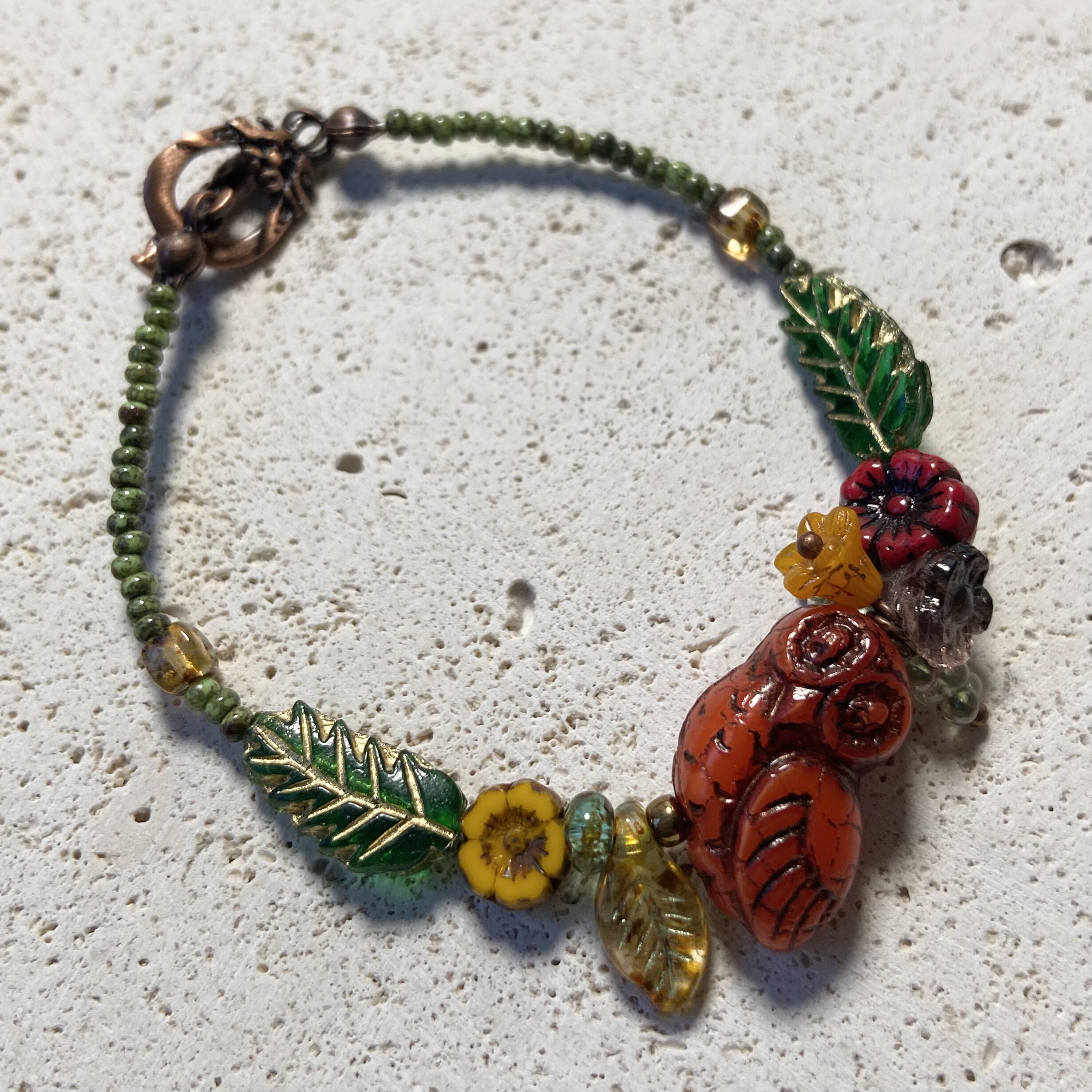 茵娜原创 复古捷克琉璃花朵与猫头鹰轻奢串珠手链 小众设计饰品