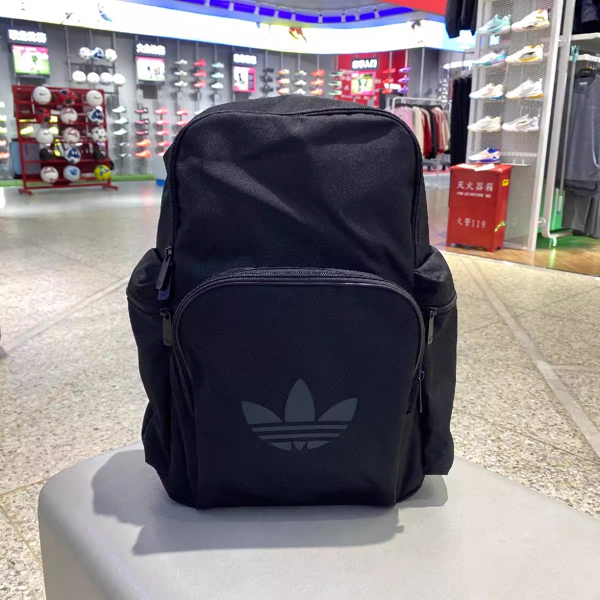 不大不小的日常通勤双肩包