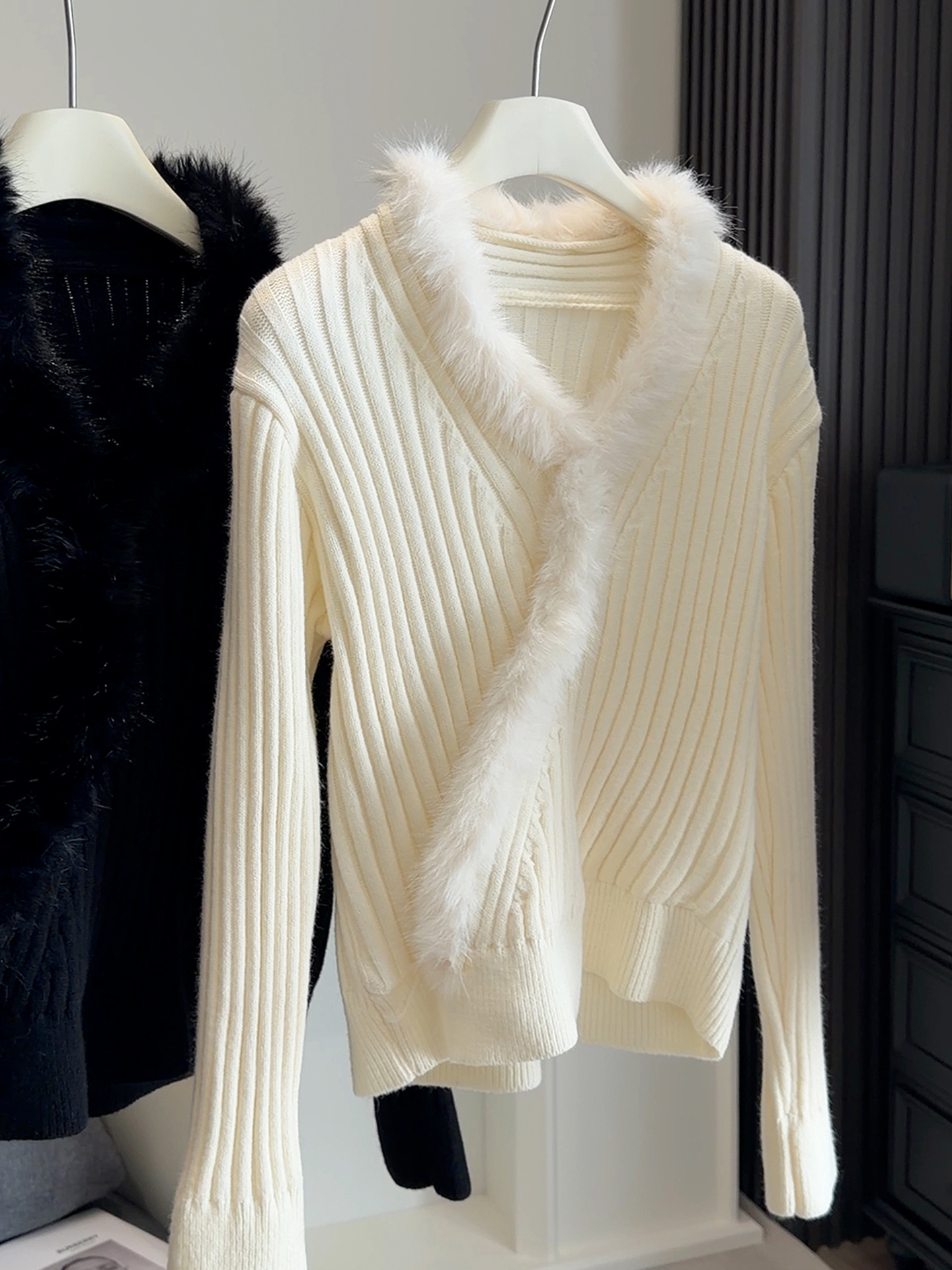 设计感毛毛V领正肩针织衫女秋冬季气质百搭修身显瘦毛衣气质上衣