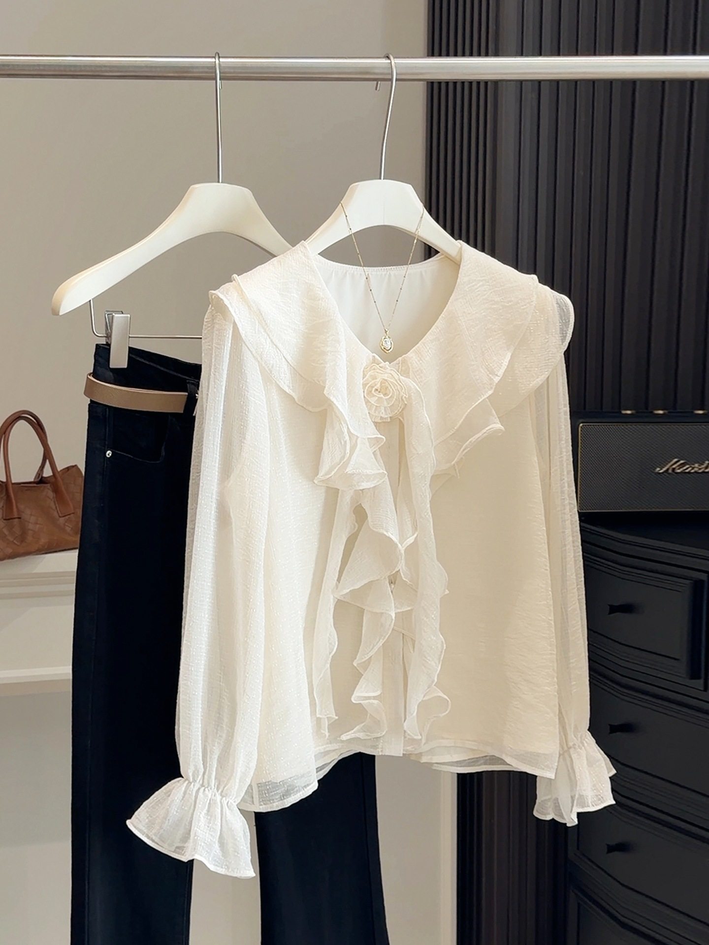 甜美气质荷叶边波点雪纺衬衫女春夏设计感纯色喇叭袖长袖打底衬衣,女装/女士精品,衬衫,淘宝优惠券,粉丝福利购,淘宝优惠卷