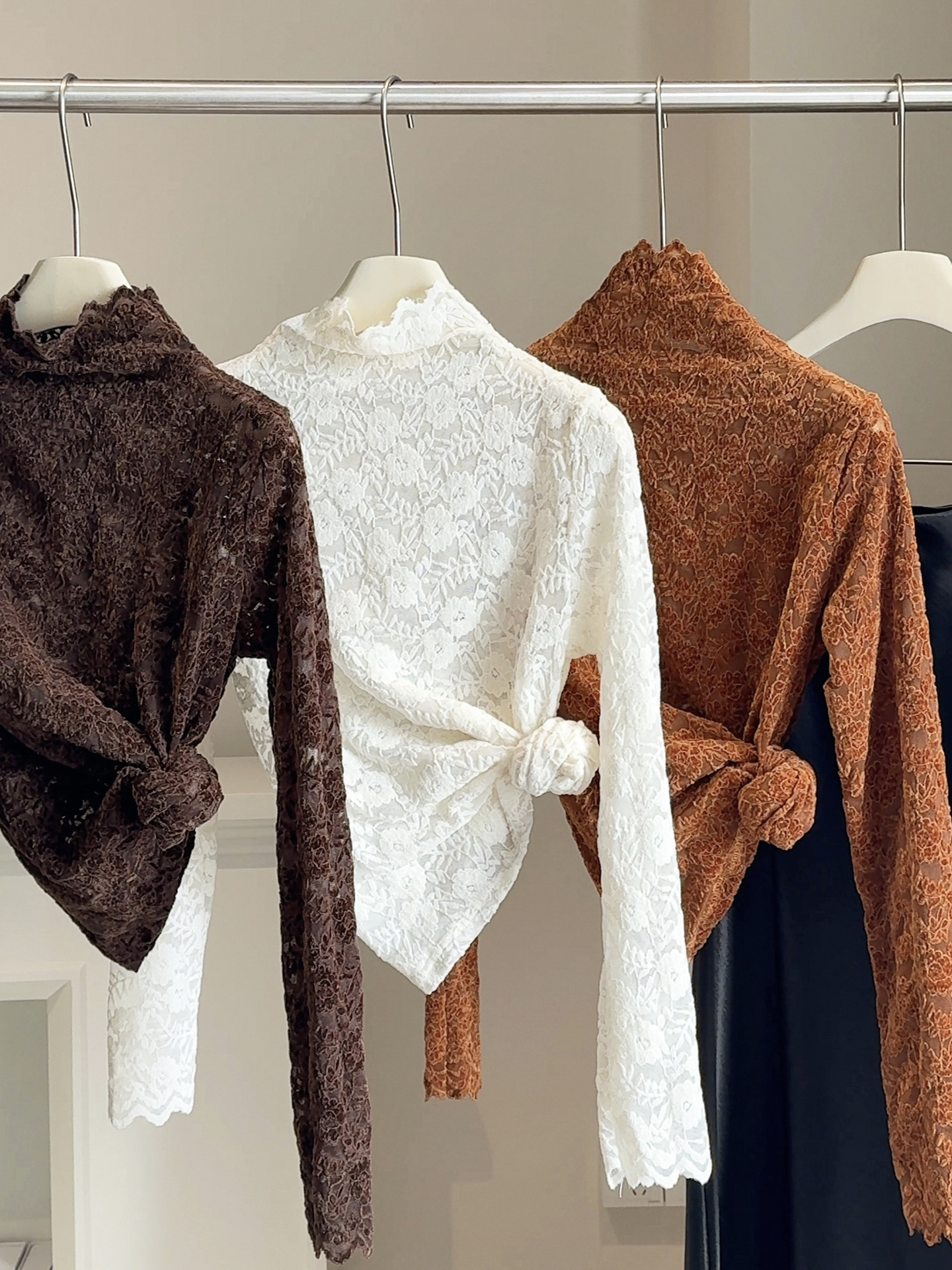 秋冬女装半高领镂空钩花蕾丝衫修身显瘦长袖内搭打底衫纯色上衣