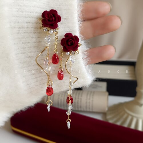 水滴玫瑰。法式复古超仙丝绒红玫瑰耳环银针高级感长款流苏耳钉女