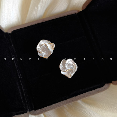 蔷薇岛屿。法式山茶花耳钉复古精致小巧日常气质蚊香耳夹耳环女